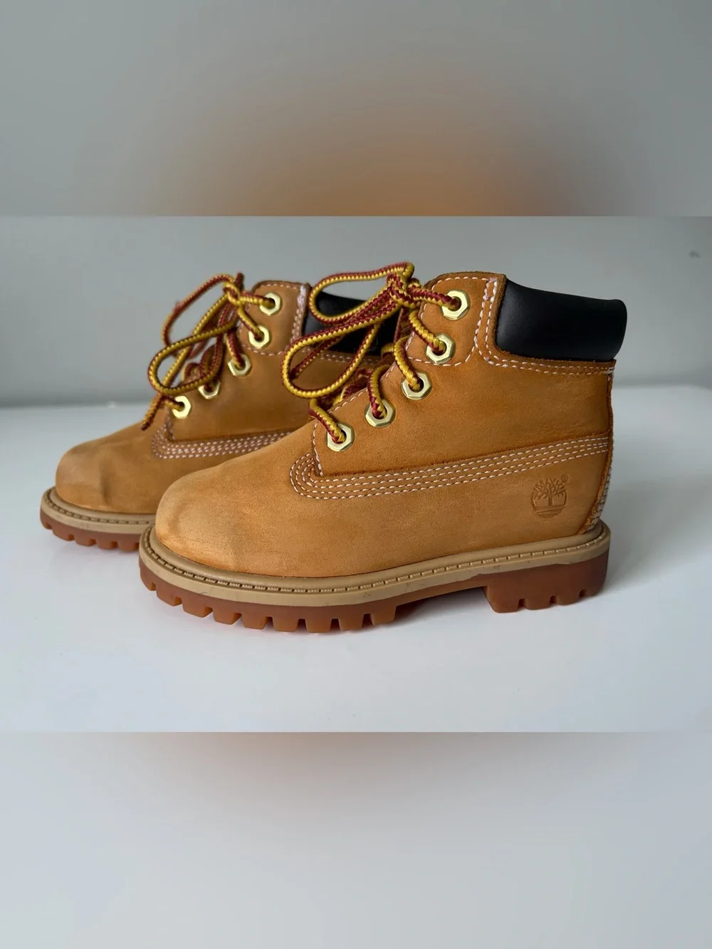 Timberland Classic 6-Inch Premium Wheat Boots Kids Size 8 Preowned